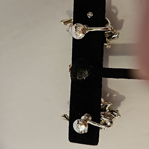 STAR Vintage Red AB Rhinstones on Silvertone Screw-On Earrings - Picture 4 of 6